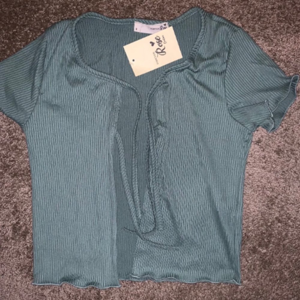 tie front crop top size: small